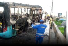 Hoodlums set BRT bus ablaze after commercial bus driver died in an accident in Lagos.