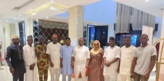 OmoBarca sponsors 12 Pilgrims from Ajeromi Ifelodun to Mecca Saudi Arabia (photos)