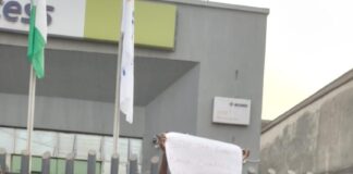 Customer Leads Peaceful Protest To Access Bank Mushin Branch Over Unauthorised End-of-Month Charges, Gives 14-Day Ultimatum For N4.8m Refund