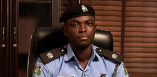 Lagos taxi driver fights off carjacker at knifepoint