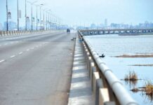 Police stops man from jumping into Lagos Lagoon