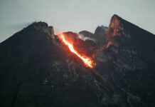 Volcanic eruption rocks Eastern Indonesia
