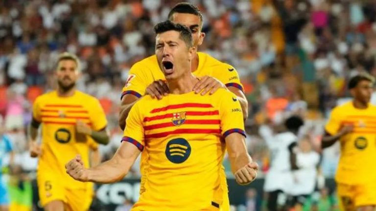 Lewandowski scores as Barca begin La Liga season with win over Valencia