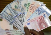 Naira gains N49, trades N1,543/$1 at official window