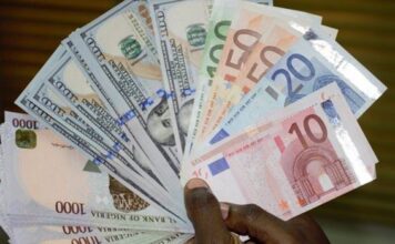 Naira gains N49, trades N1,543/$1 at official window