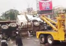 Driver wounded as gas tanker crashes in Lagos