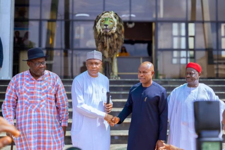 Breaking: Saraki Leads Peace Moves in PDP, Holds Talks in Enugu Breaking: Saraki Leads Peace Moves in PDP, Holds Talks in Enugu