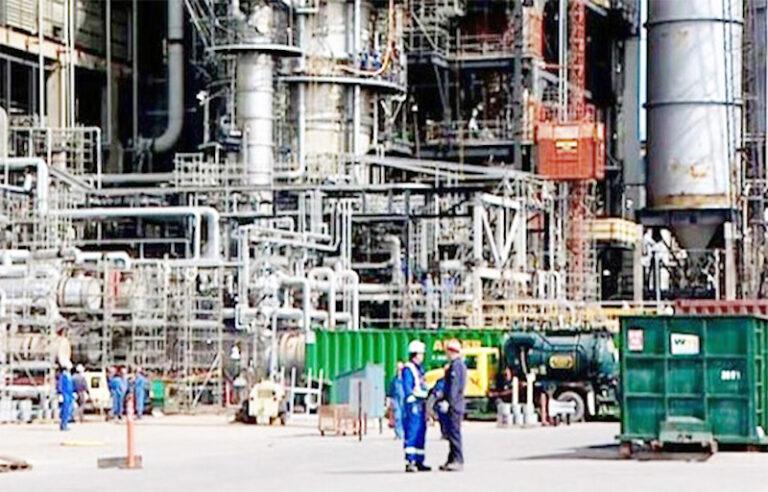 Petrol price cut: Dangote Refinery mum over failed fuel distribution deadline