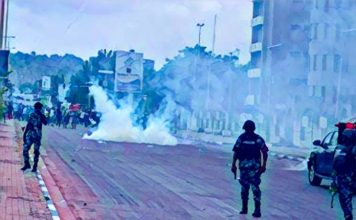 Tension Erupts at EFCC Headquarters as El-Rufai Supporters Face Protesters