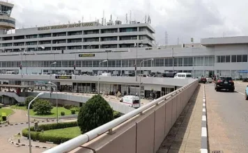 Integrity at Lagos Airport as Staff Returns Lost $1,700, Travel Documents